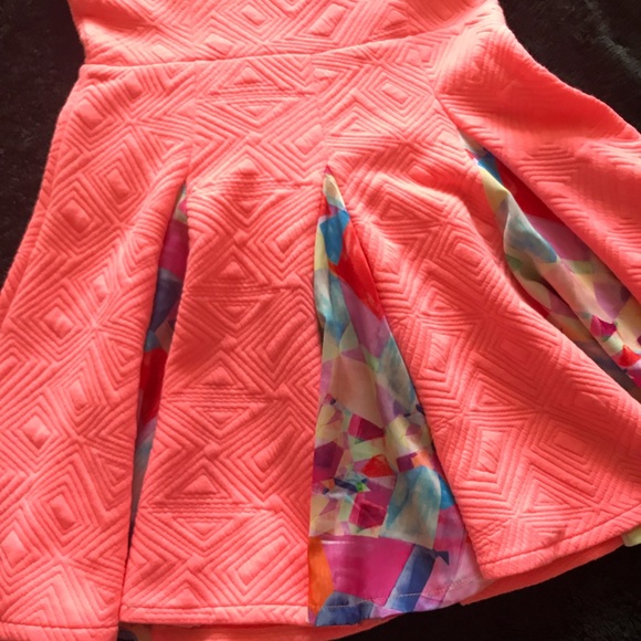 BRAND NEW Coral Dress with multi-color pleats - Picture 4 of 7